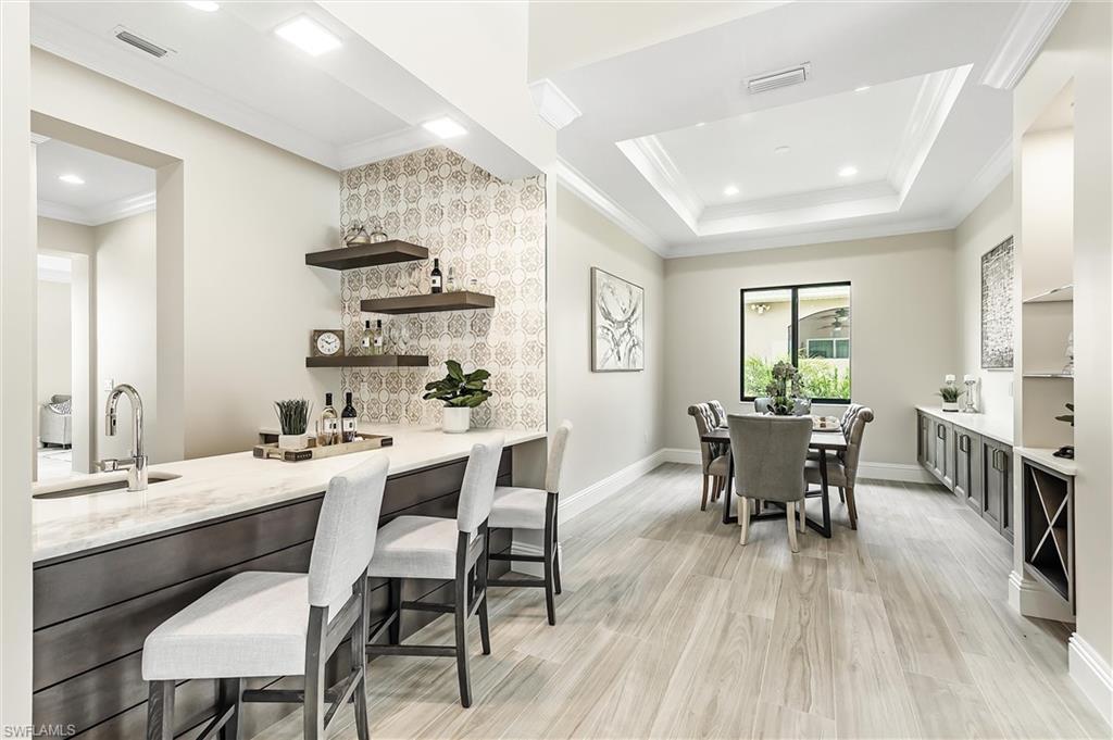 COUNTRY CLUB - Residential