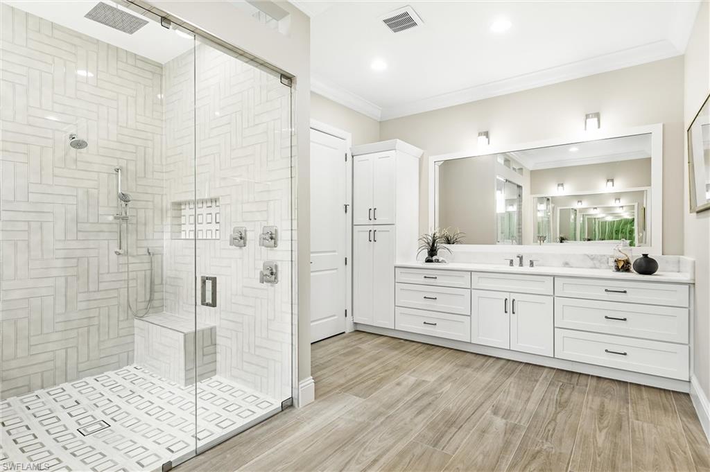 COUNTRY CLUB - Residential