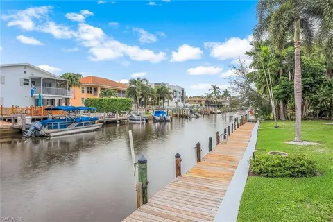 1686 Blue Point Ave Unit B9, Naples, FL 34102 - #: 225008167