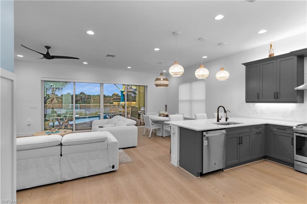 VALENCIA TRAILS - Residential