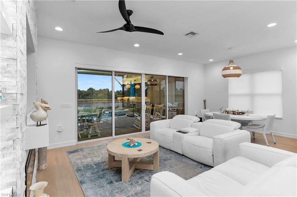 VALENCIA TRAILS - Residential