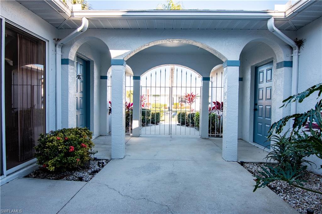 SABAL SPRINGS GOLF AND RACQUET CLUB - Residential