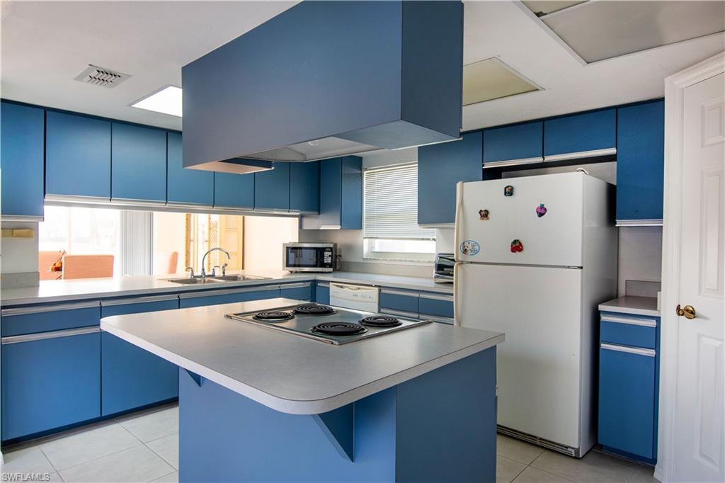 SABAL SPRINGS GOLF AND RACQUET CLUB - Residential