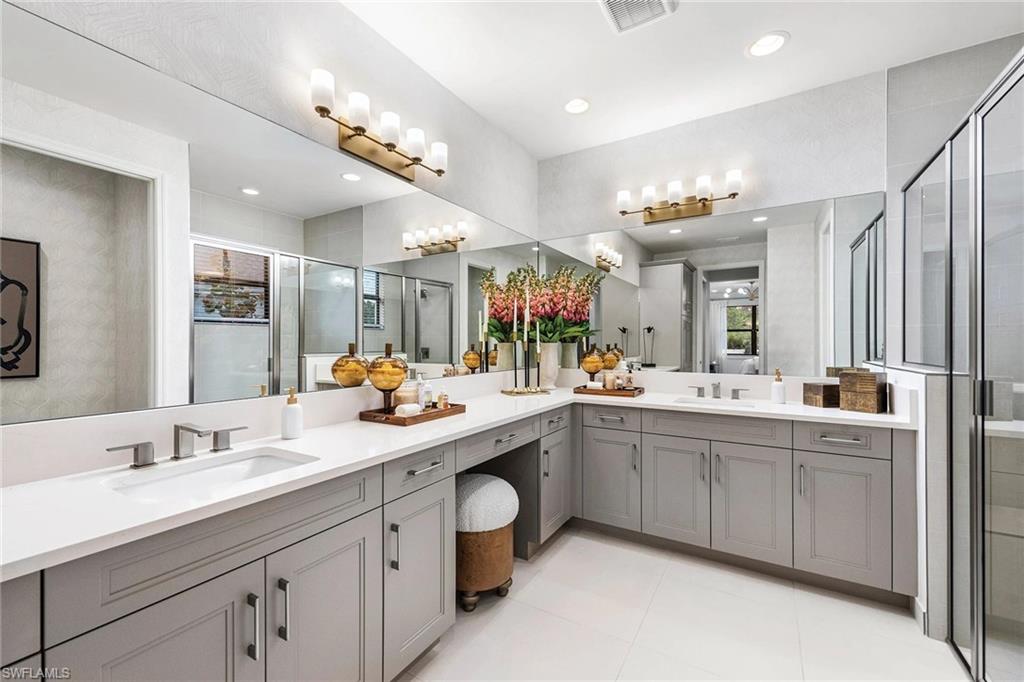 VALENCIA HARBOR - Residential