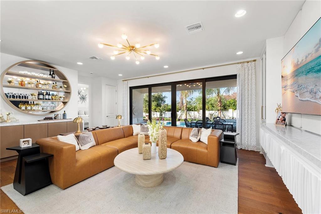 VALENCIA HARBOR - Residential