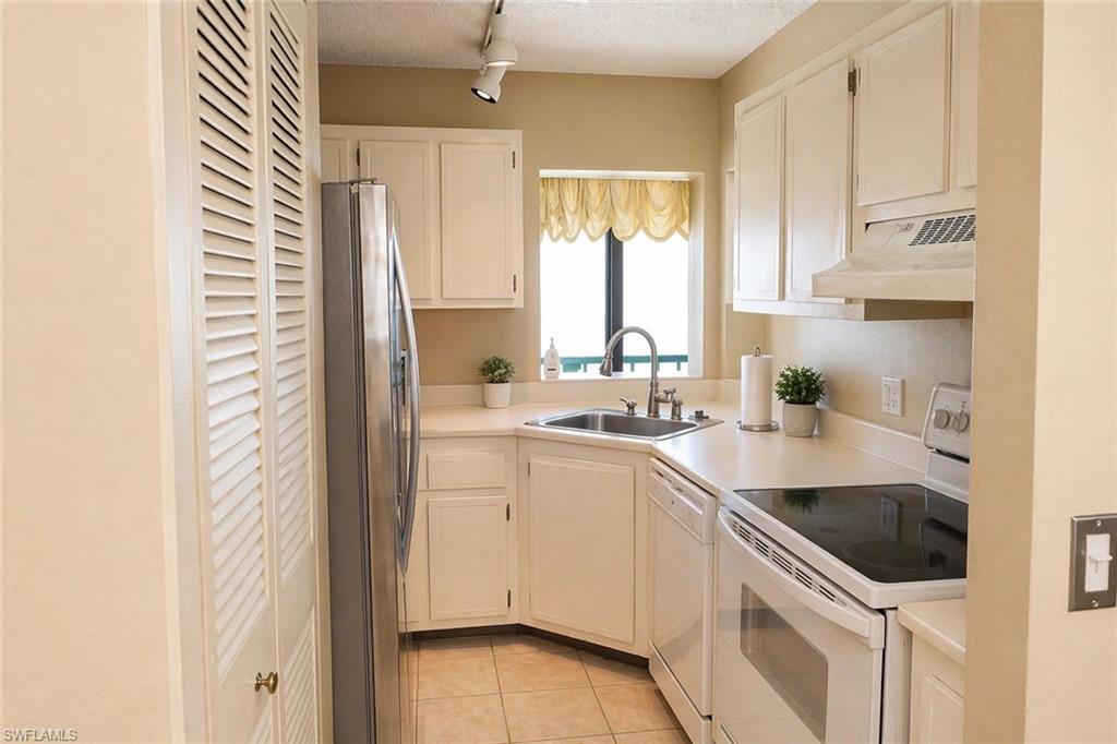 SEVEN LAKES - Residential