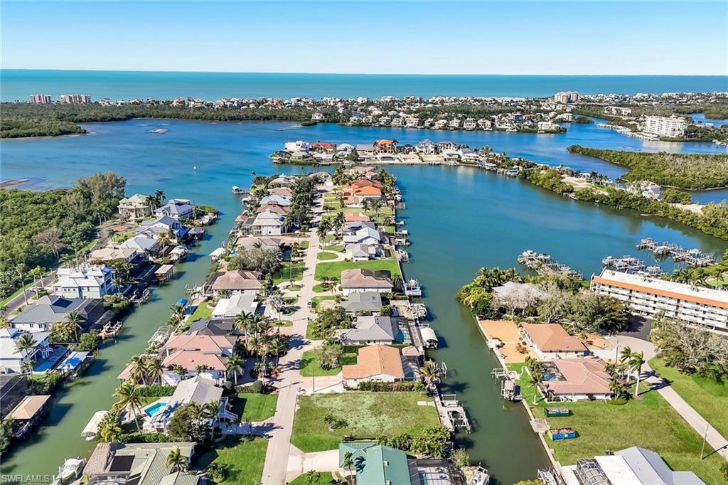 LITTLE HICKORY SHORES - Land