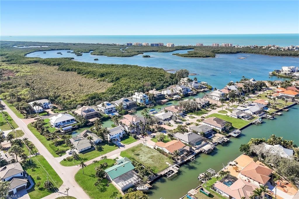 LITTLE HICKORY SHORES - Land