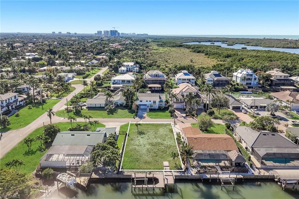 LITTLE HICKORY SHORES - Land