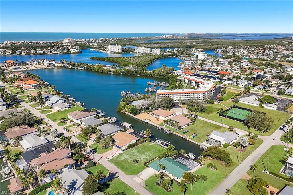 LITTLE HICKORY SHORES - Land