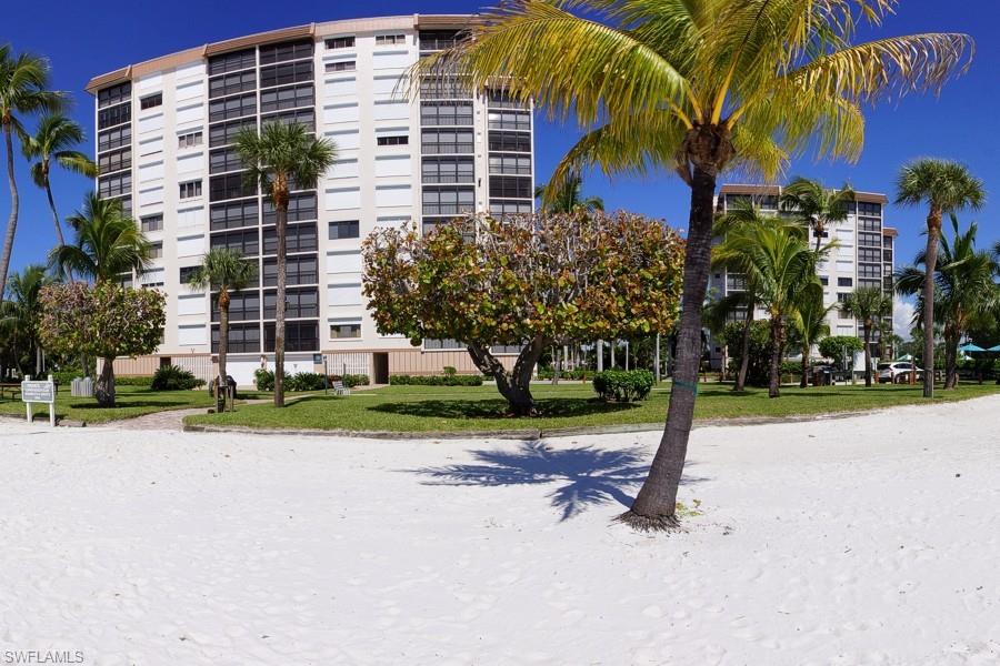 CAPER BEACH CLUB - Residential