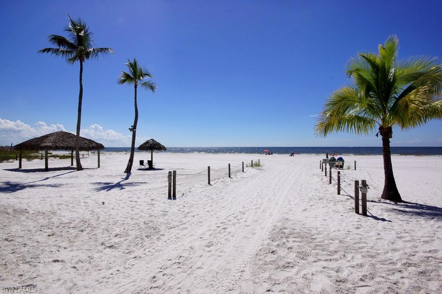 CAPER BEACH CLUB - Residential