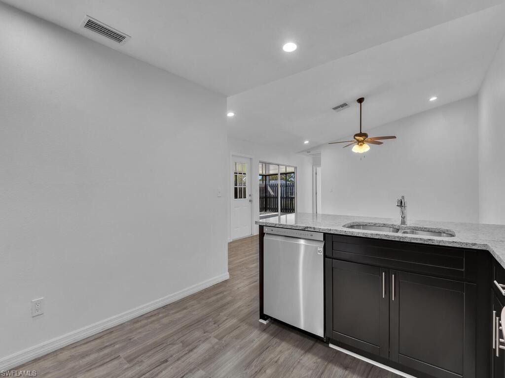 FOXMOOR LAKES - Residential