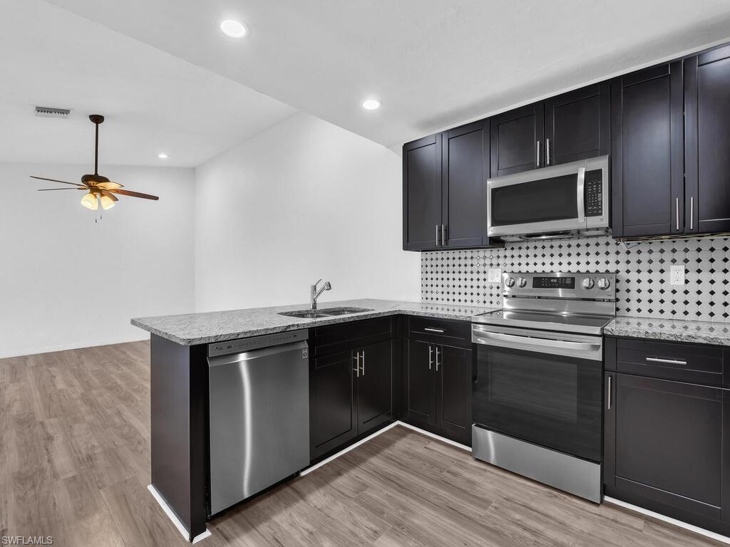 FOXMOOR LAKES - Residential