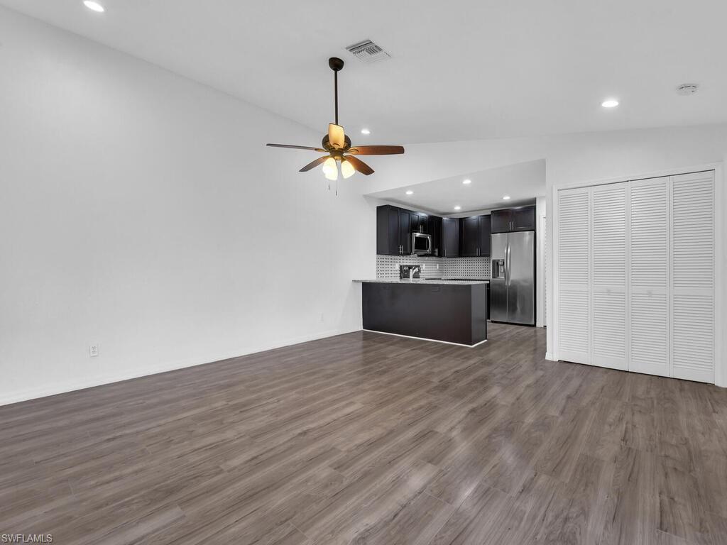 FOXMOOR LAKES - Residential