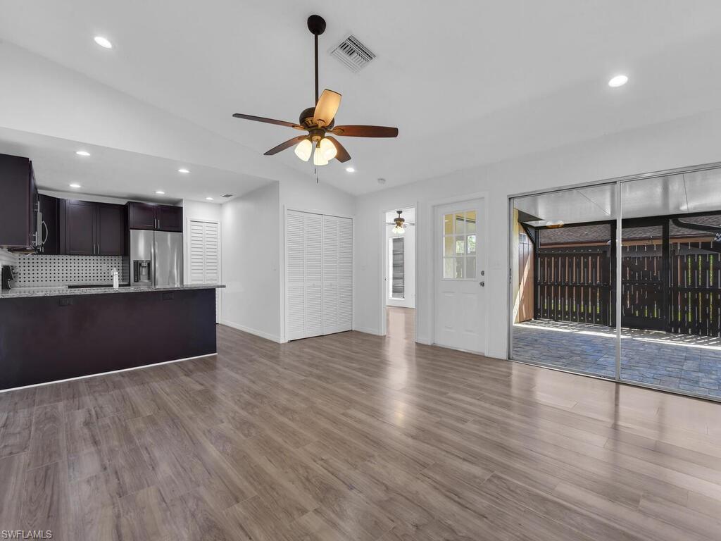 FOXMOOR LAKES - Residential