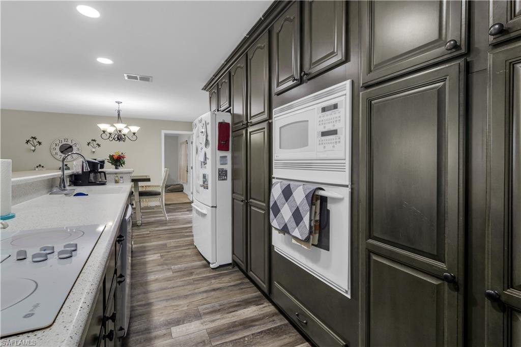 BERTS BAYSHORE MANOR - Residential