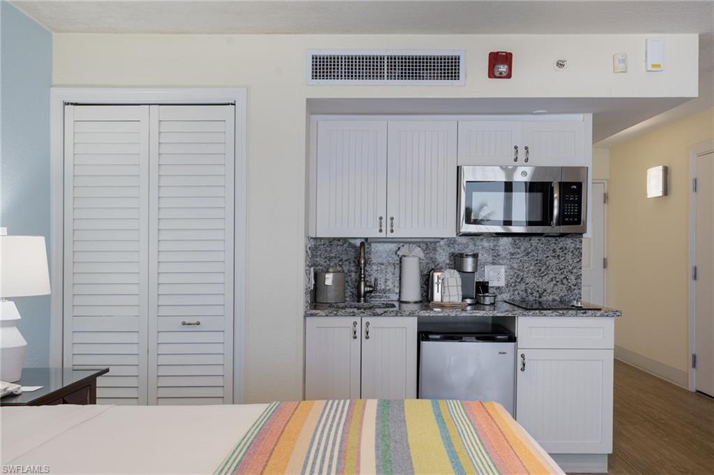 SANIBEL VIEW VILLAS - Residential