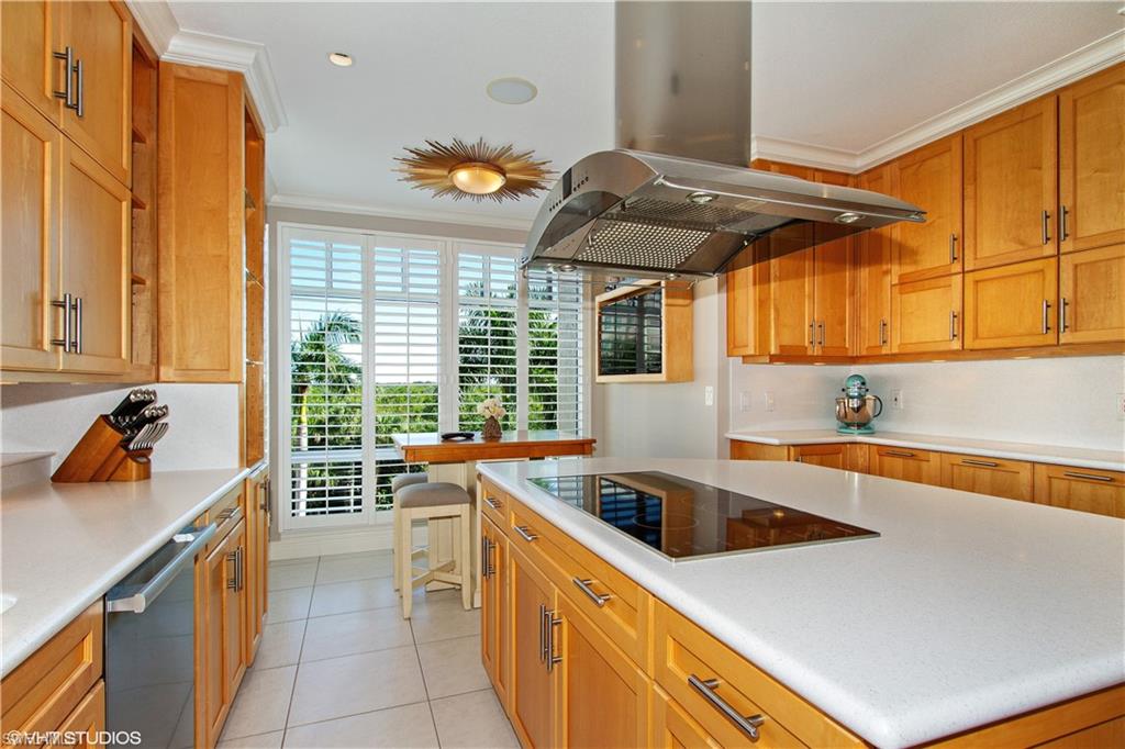 BAREFOOT BEACH CLUB - Residential