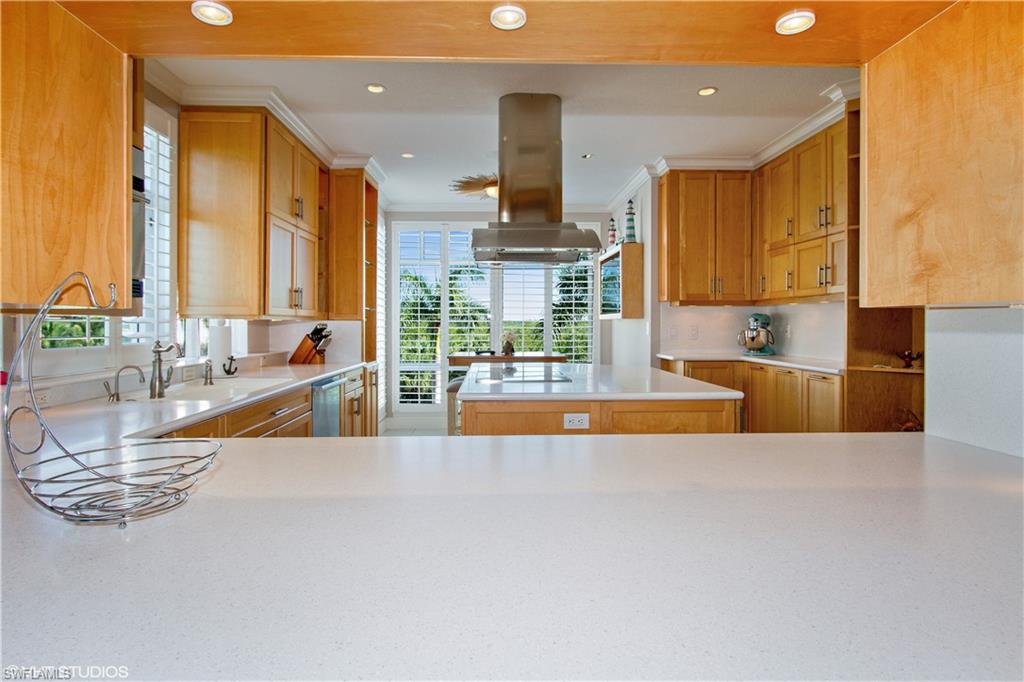 BAREFOOT BEACH CLUB - Residential