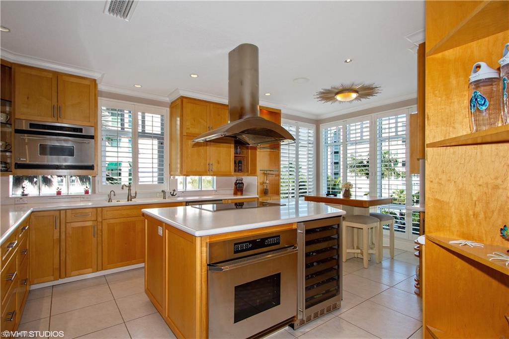 BAREFOOT BEACH CLUB - Residential