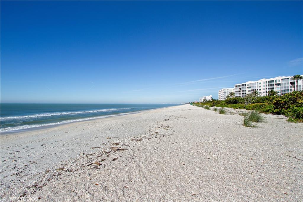 BAREFOOT BEACH CLUB - Residential