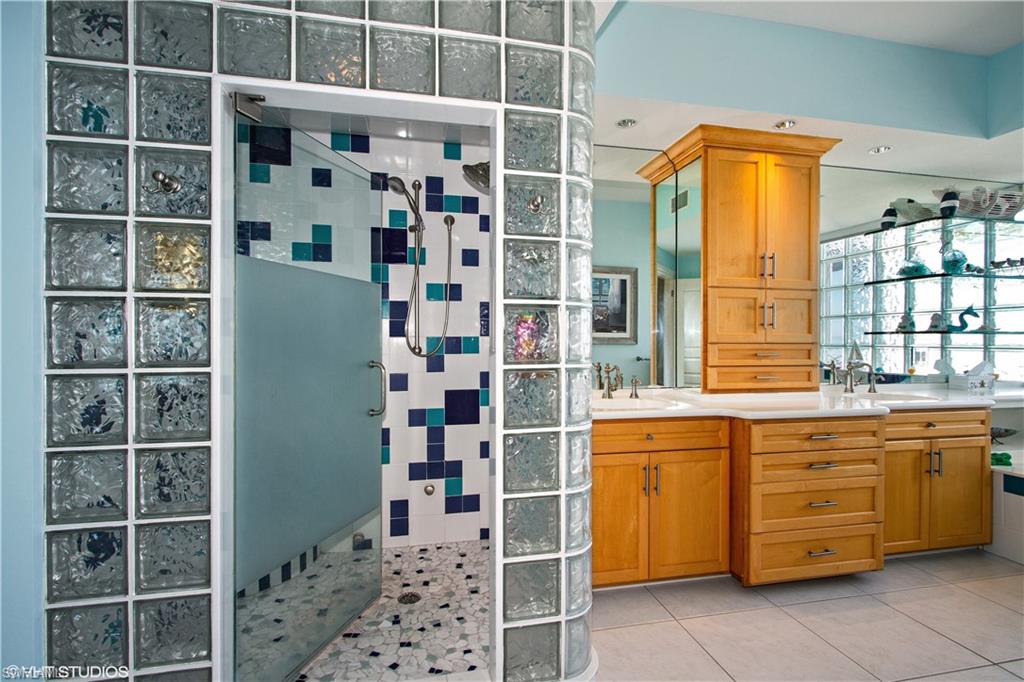 BAREFOOT BEACH CLUB - Residential