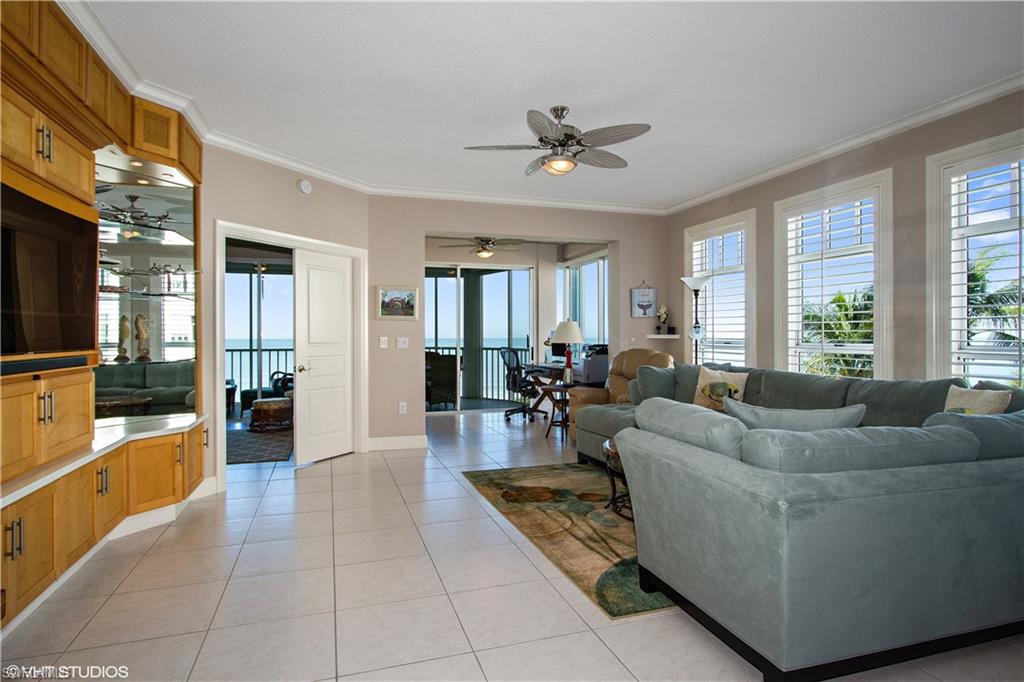 BAREFOOT BEACH CLUB - Residential