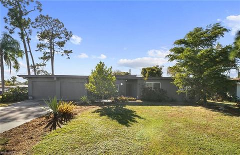 2372 Woodland TER FORT MYERS FL 33907