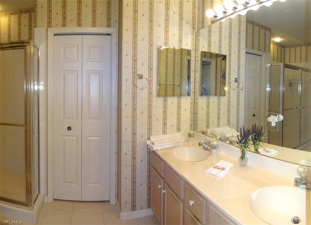 SUTTON WALK - Residential