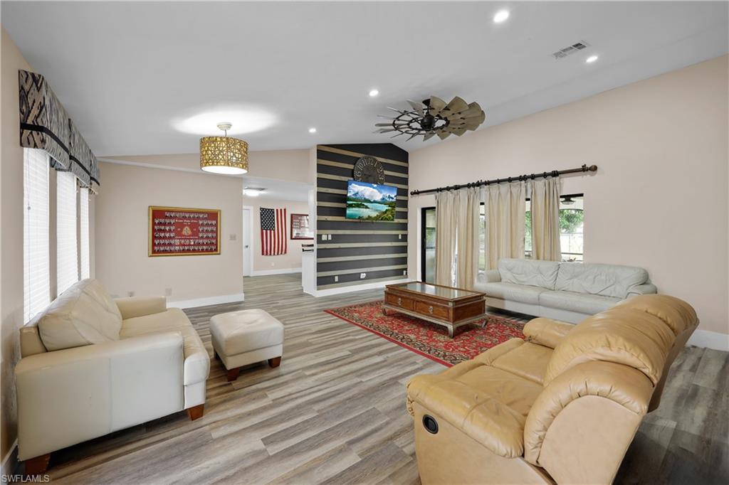 SAN CARLOS PARK - Residential