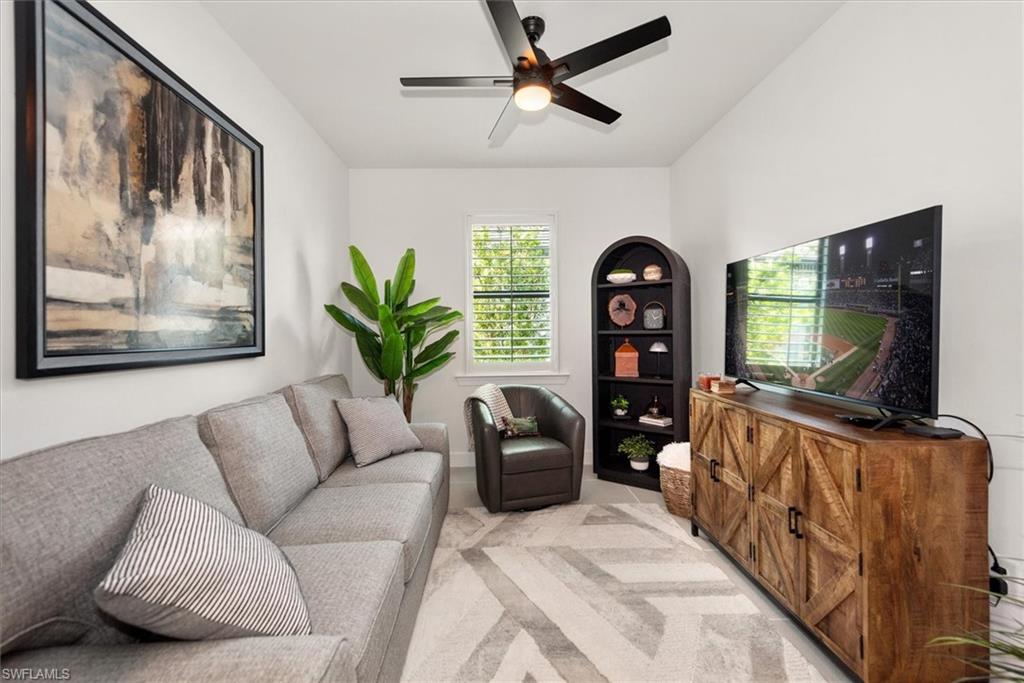 HAMPTON LAKES - Residential