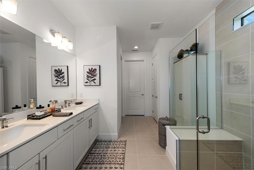 HAMPTON LAKES - Residential