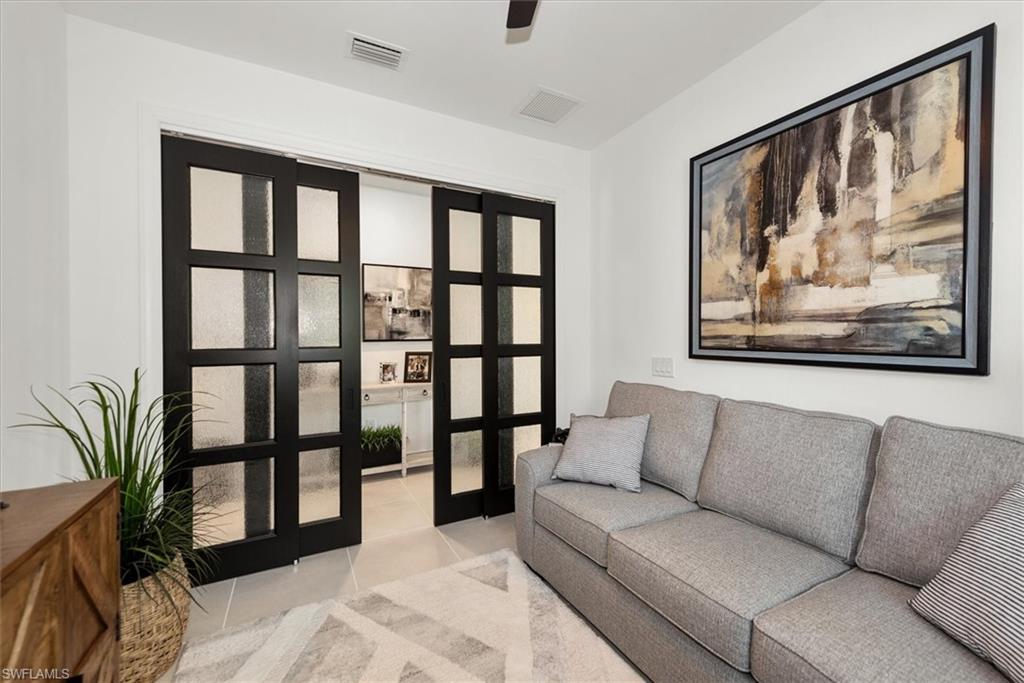 HAMPTON LAKES - Residential