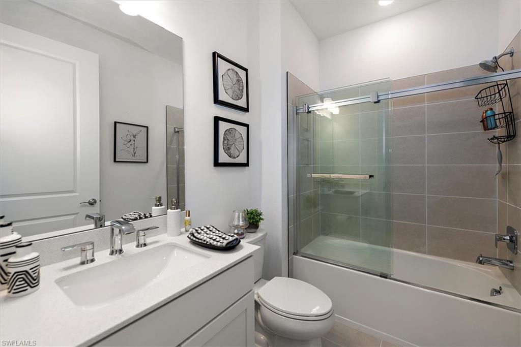 HAMPTON LAKES - Residential