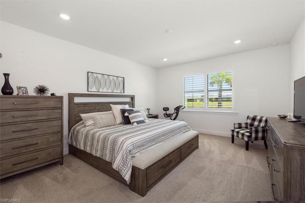 HAMPTON LAKES - Residential