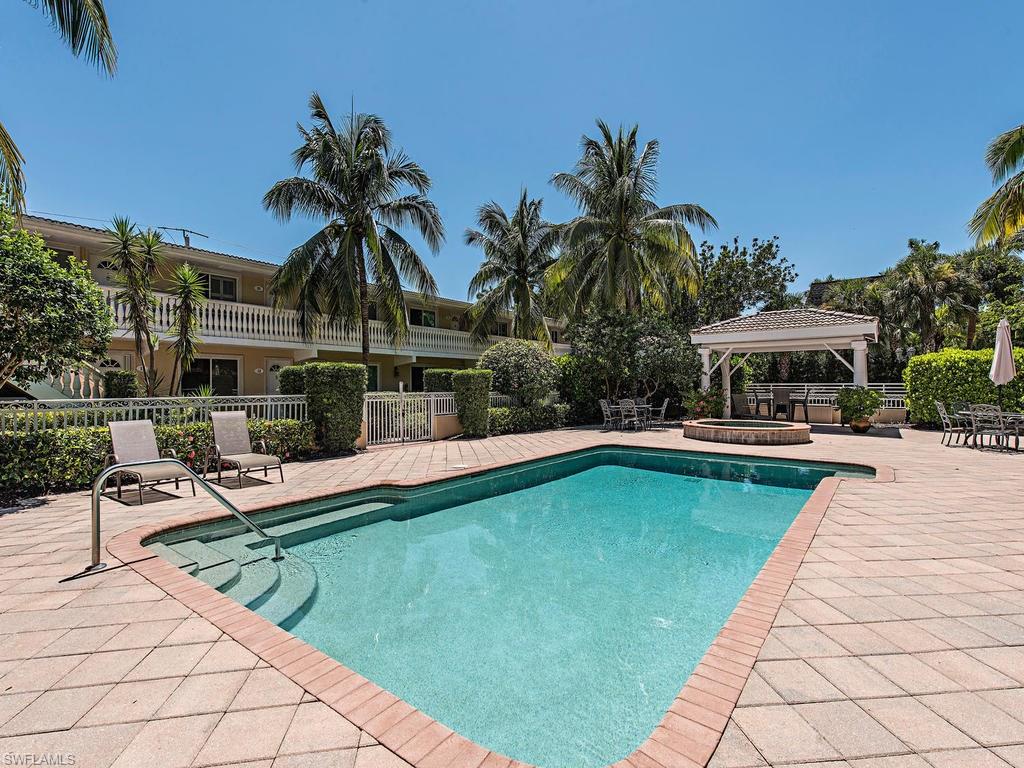 CASTLETON GARDENS - Residential