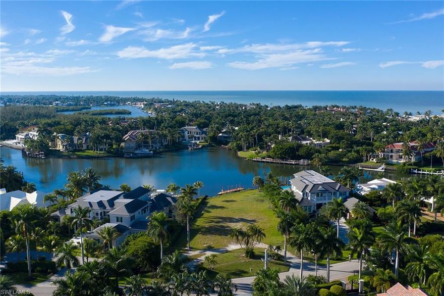 A spectacular homesite offering in a prime location with wide water views overlooking Old Harbour Cove. Coveted with southwest exposure, this already cleared lot is a perfect building site that offers an opportunity for a new custom home. Ideally sited within close proximity to the Port Royal Beach Club.