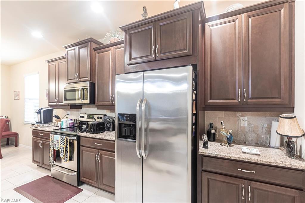 SUNSET POINTE - Residential