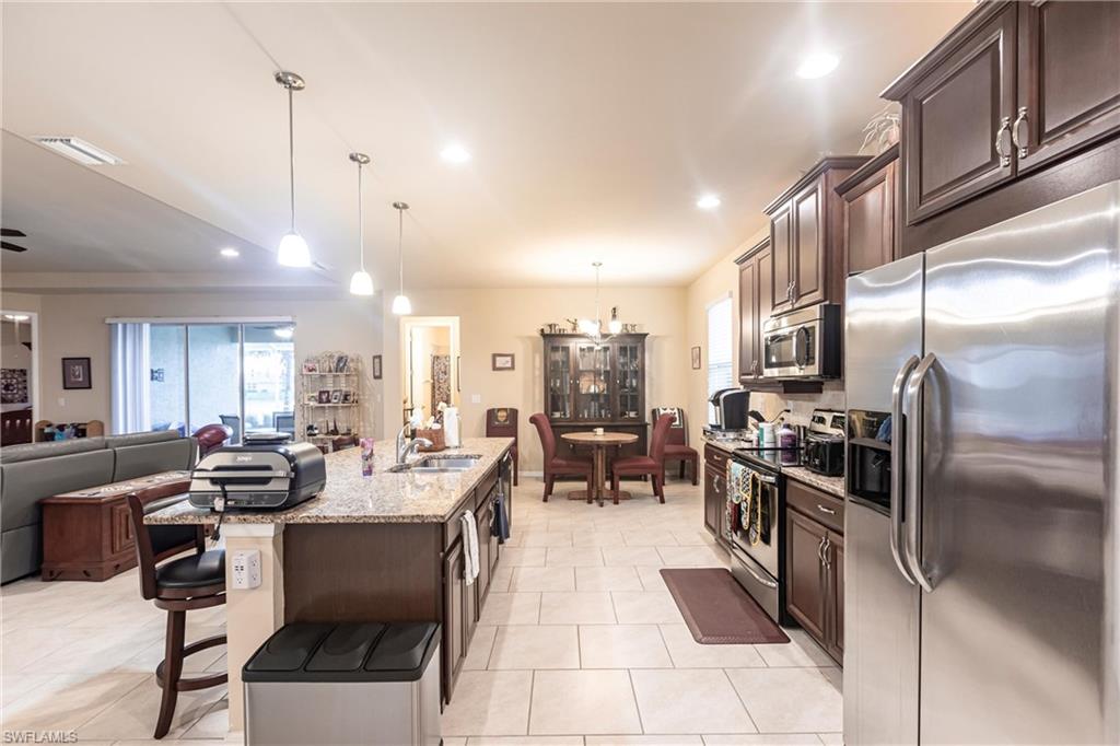 SUNSET POINTE - Residential