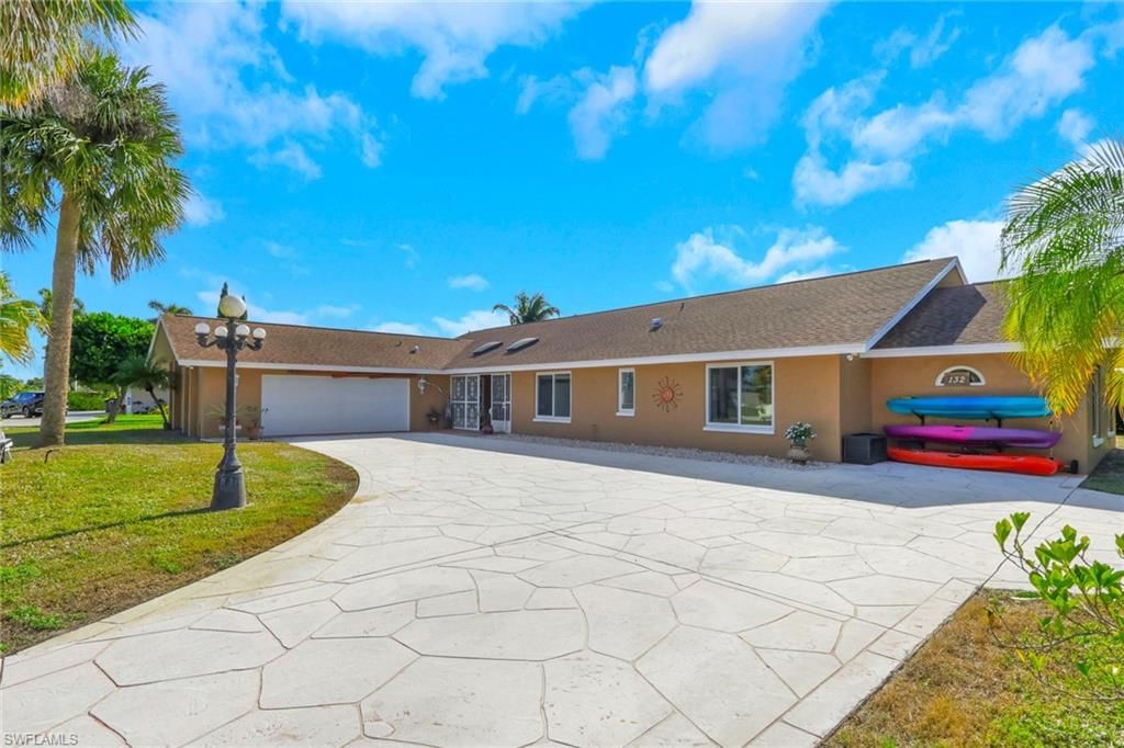 Photo of 132 Johnnycake DR, NAPLES, FL 34110 (MLS # 225081703)