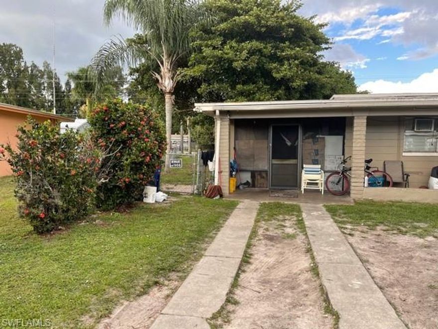 Great Investment property with potential in a good location.
3 bedrooms, 1 bath, huge backyard and lots of parking at front.