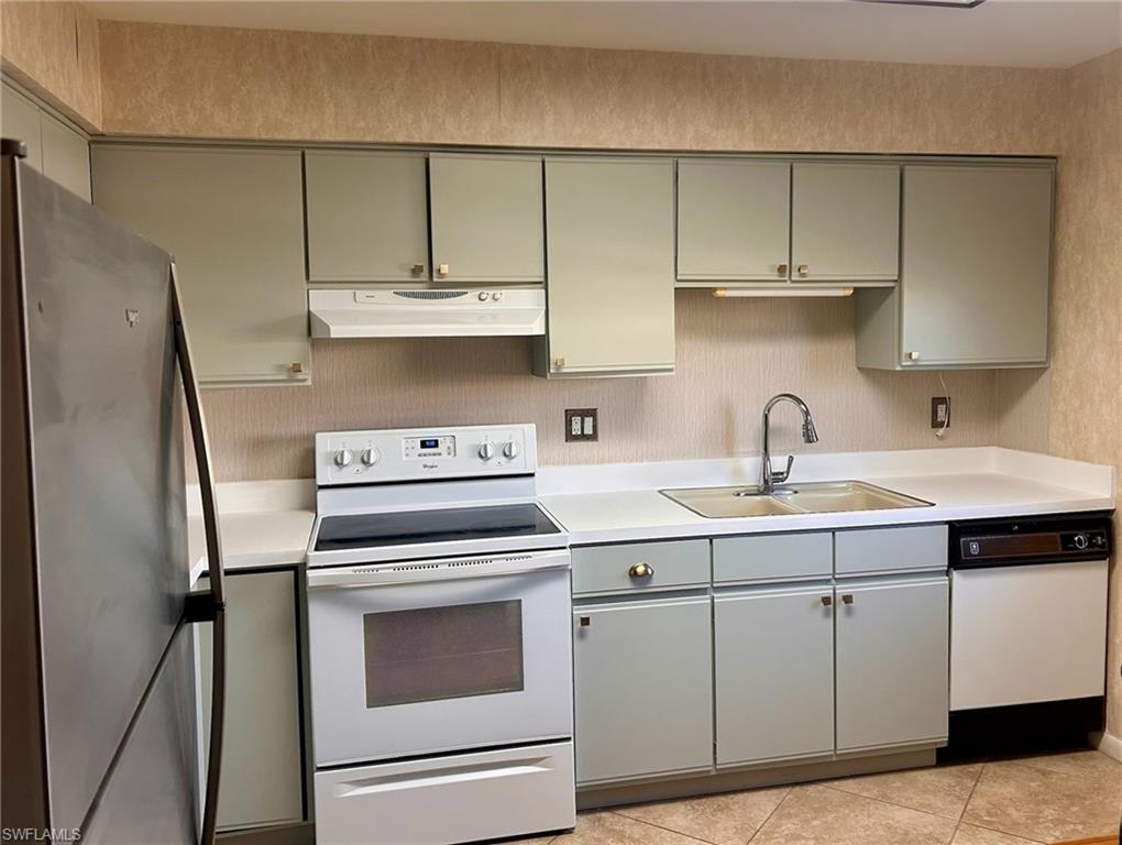 MYERLEE GARDENS CONDO - Residential