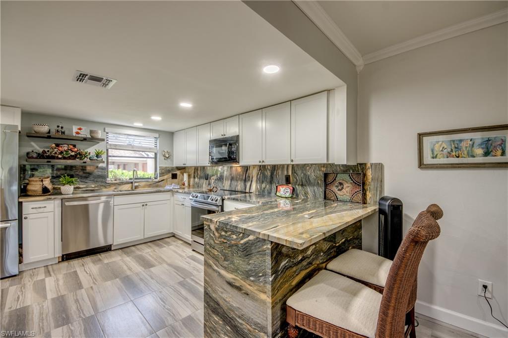 YACHTSMANS COVE - Residential