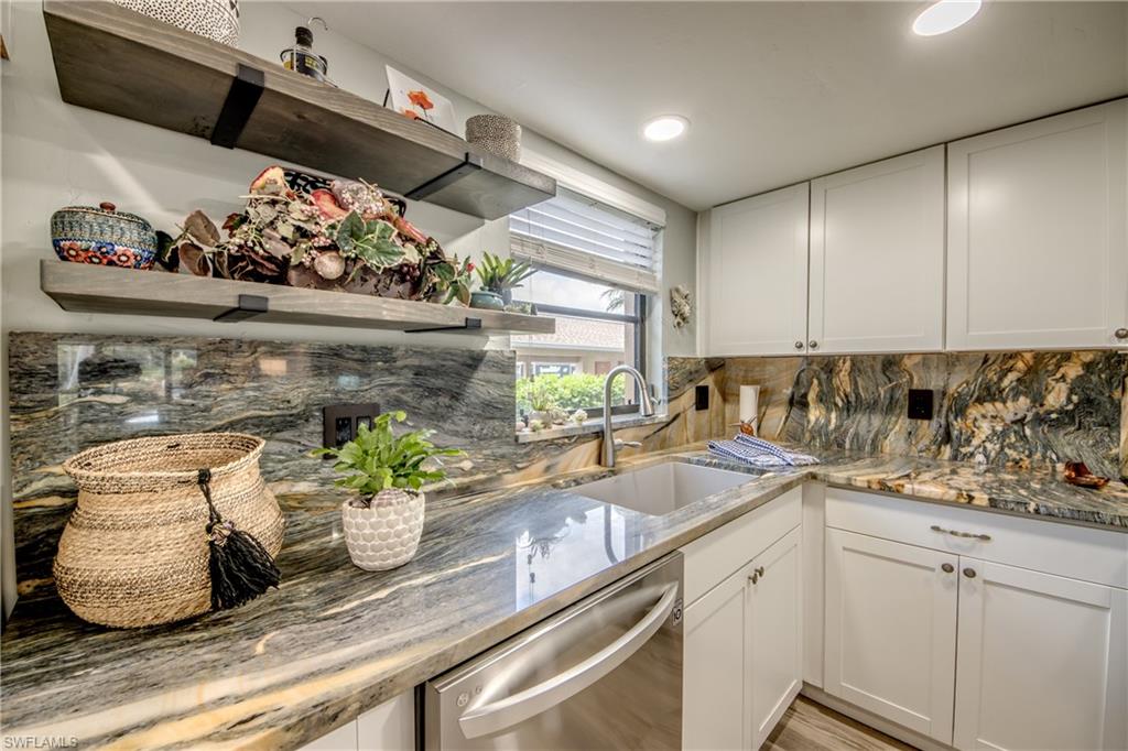 YACHTSMANS COVE - Residential