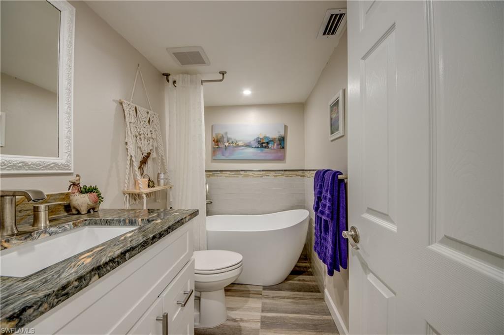 YACHTSMANS COVE - Residential