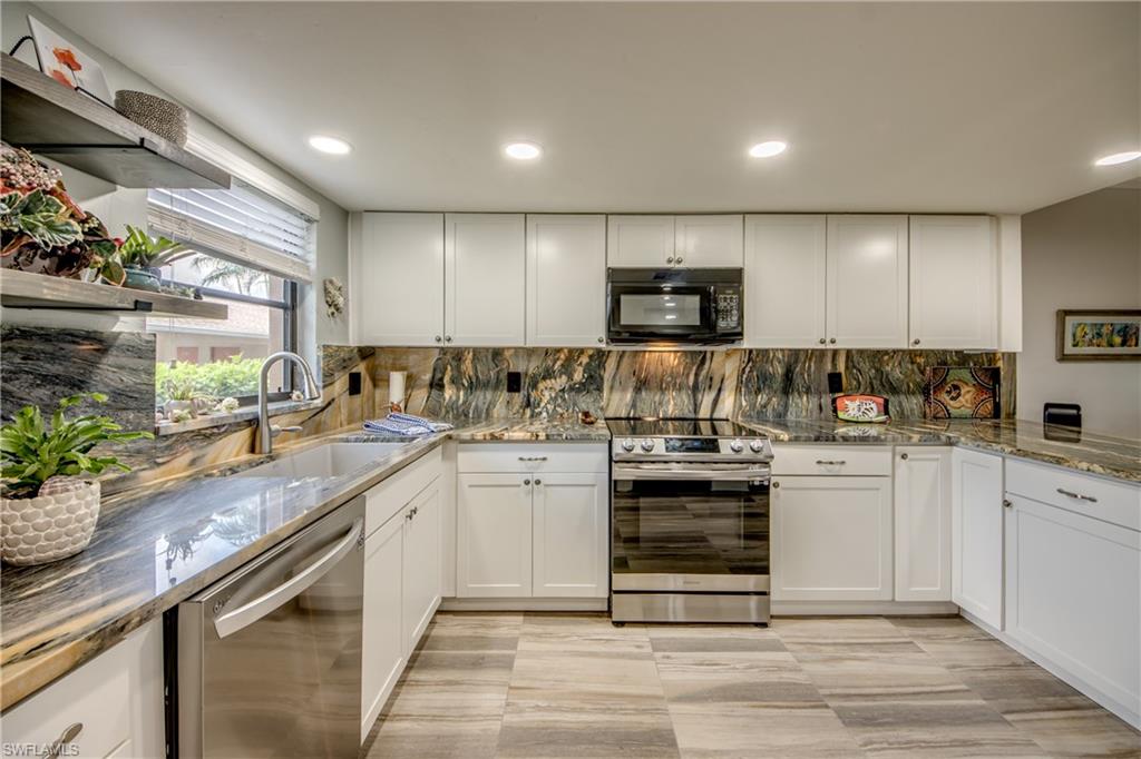 YACHTSMANS COVE - Residential