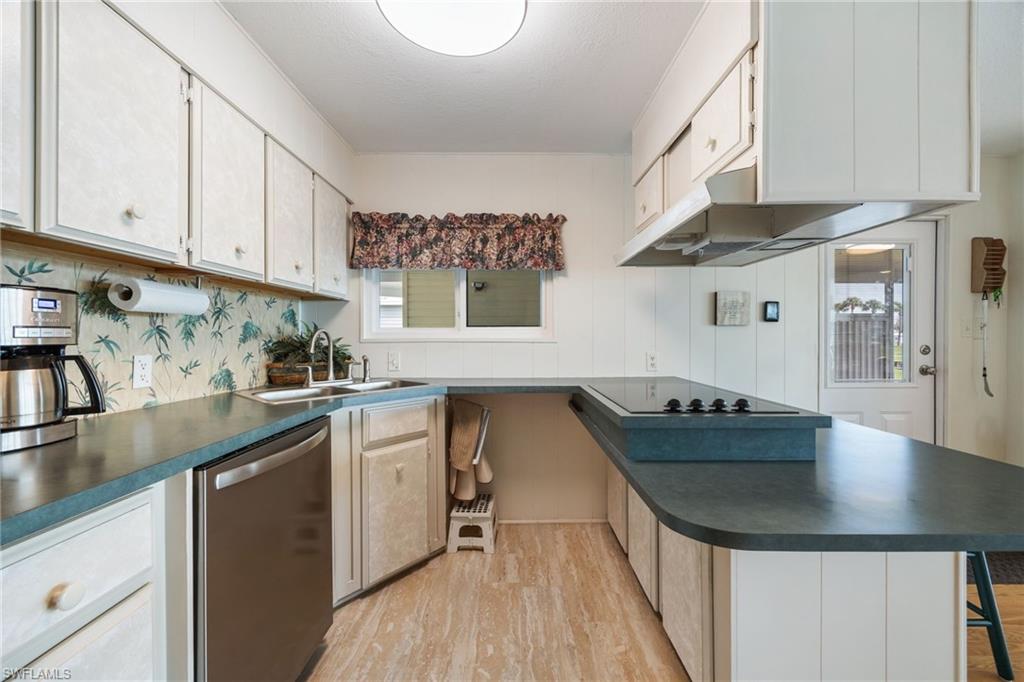 SIX LAKES COUNTRY CLUB - Residential