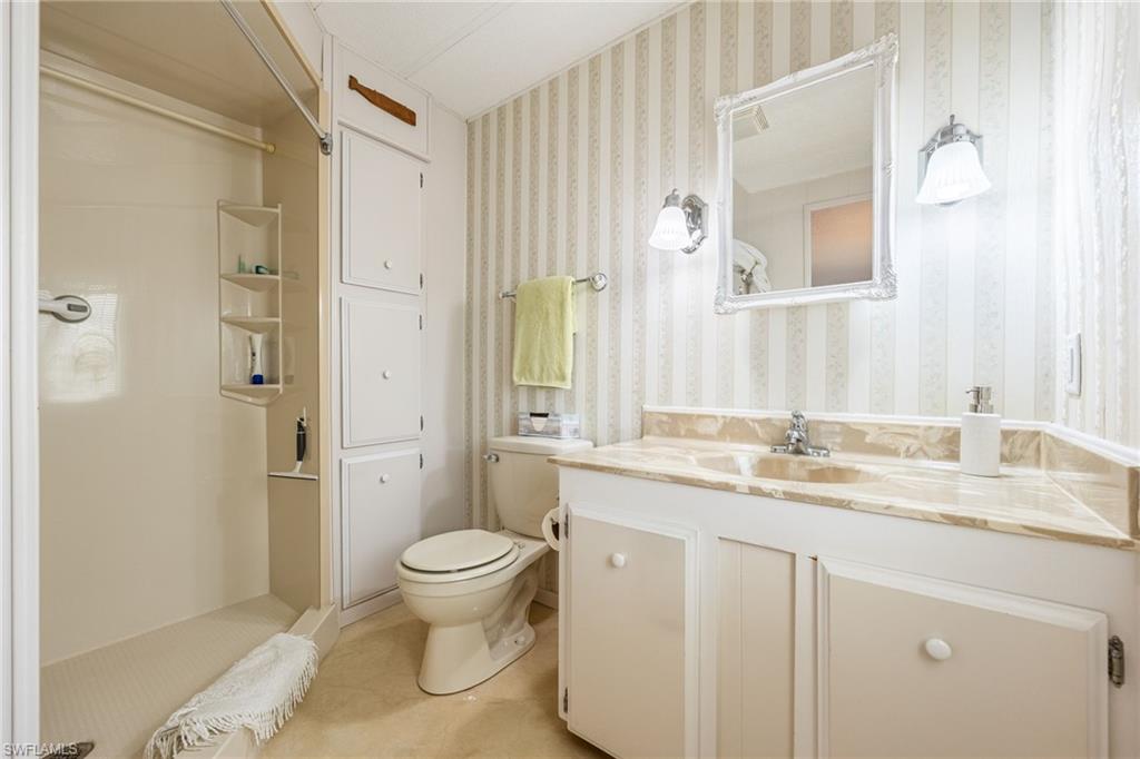 SIX LAKES COUNTRY CLUB - Residential