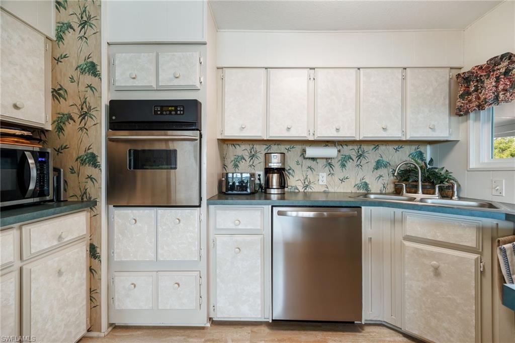 SIX LAKES COUNTRY CLUB - Residential